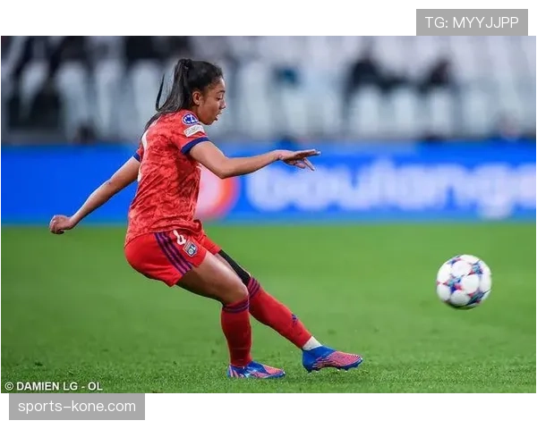 里昂女足客场三球落后不放弃 展现冠军球队气质